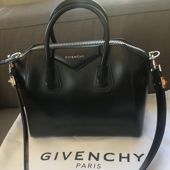 SOLD* Givenchy Antigona Bag - Picture 5 of 8